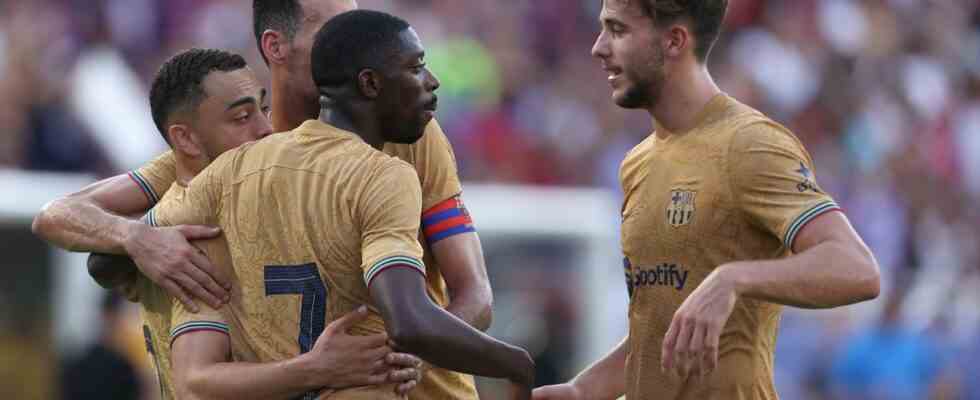 De Jong und Memphis spielen im Ausstellungsspiel mit Barcelona unentschieden