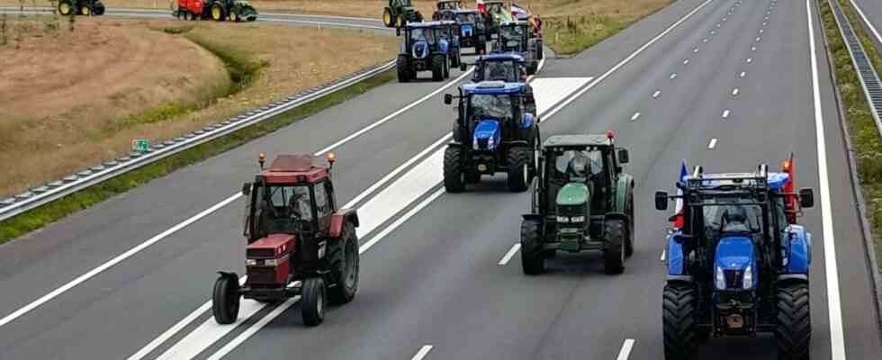Demonstranten blockieren mehrere Autobahnen nachdem sie die Bauernaktionsgruppe JETZT