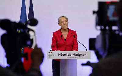 Der franzoesische Premierminister uebersteht den Misstrauensantrag im Parlament