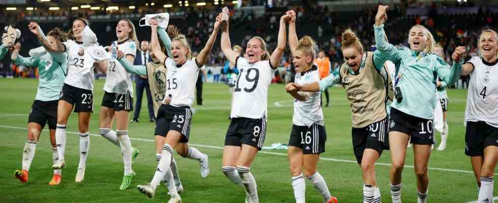Deutscher Kapitaen Popp England wird im EM Finale von Wiegman unter