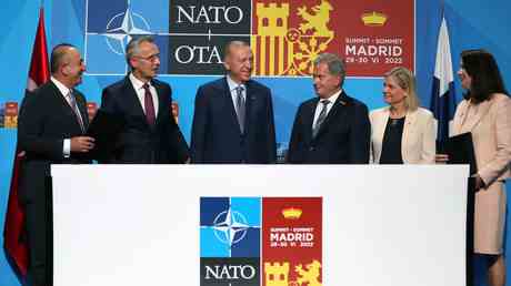 Die Tuerkei fordert dass die NATO hoffnungsvoll terroristische Verpflichtungen erfuellt