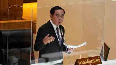Die thailaendische Opposition grillt den Premierminister im Parlament als die