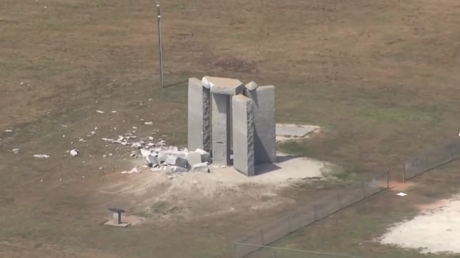 Explosion beschaedigt „American Stonehenge — World