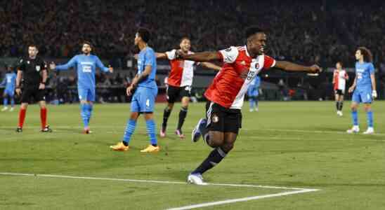 Feyenoord steht kurz davor Sinisterra fuer einen Rekordbetrag an Leeds