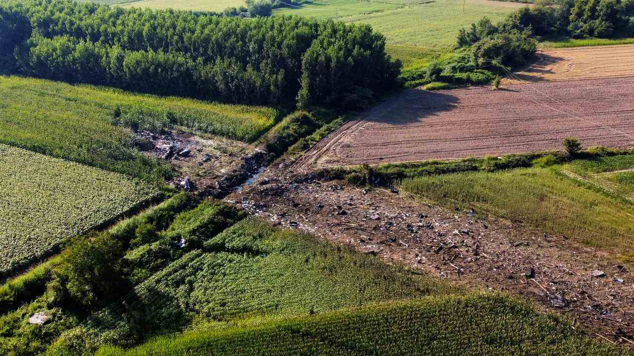 Das Flugzeug Antonov An-12 stürzte auf einer Wiese in Griechenland ab.