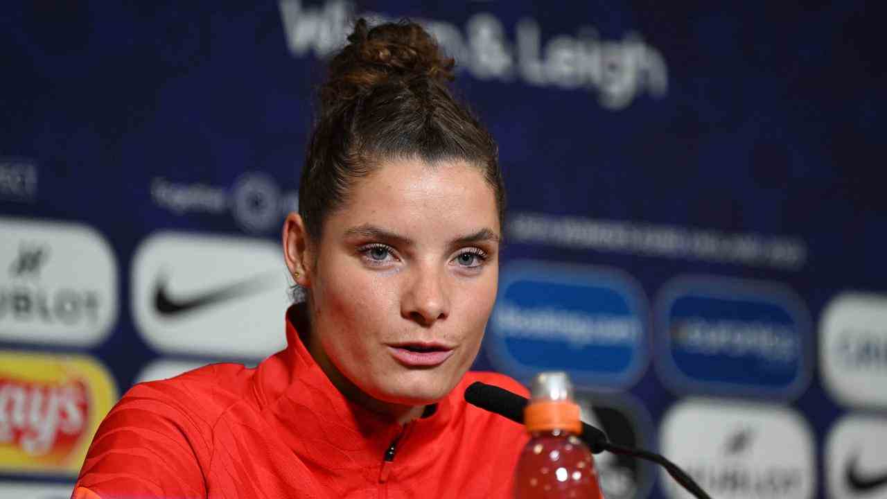 Dominique Janssen erzählte am Dienstag auf der Pressekonferenz von der Katastrophe im Orange.