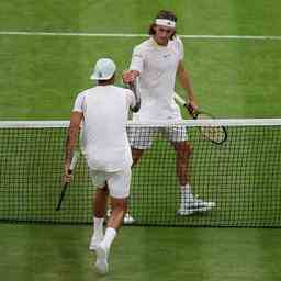 Kyrgios und Tsitsipas wegen unsportlichen Verhaltens in Wimbledon mit einer