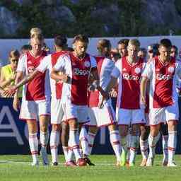Mehrere Ajax Spieler positiv auf Corona getestet Duell mit Frankfurt abgesagt
