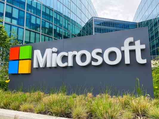 Microsoft verfehlt Erwartungen weist auf Wechselkurse und geschwaechten PC Markt hin