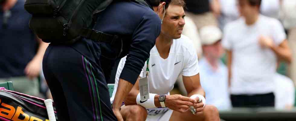 Nadal zieht sich mit Bauchmuskelverletzung aus Wimbledon zurueck Kyrgios ins
