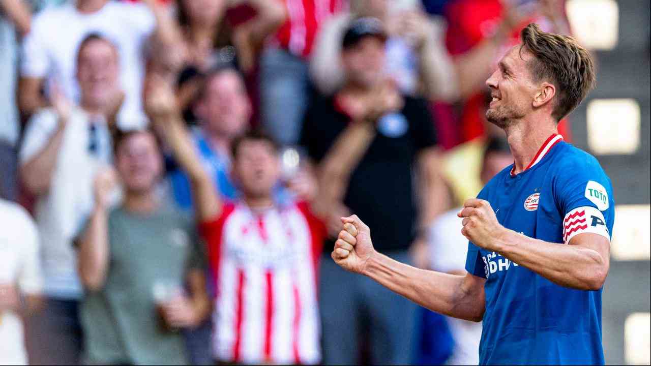 Luuk de Jong hofft, sich mit dem PSV für die Gruppenphase der Champions League zu qualifizieren.