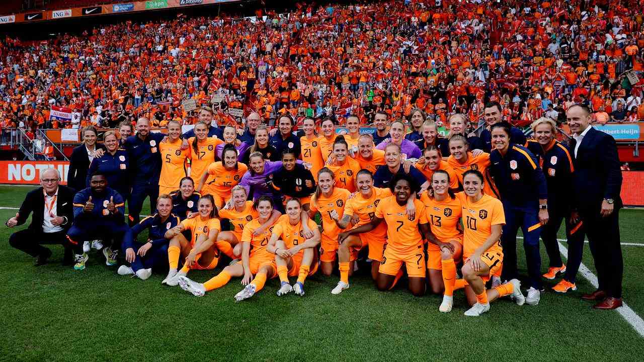 Die Orange Women wurden am Samstag vom Publikum in Enschede aus Finnland verabschiedet.