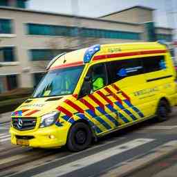 Radfahrer 75 starb nach Kollision mit Lieferwagen in Vijfhuizen
