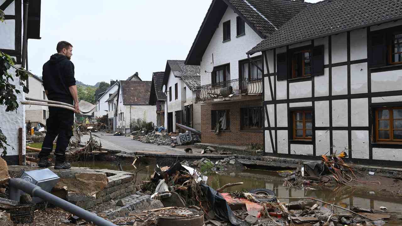 Gleich hinter der Grenze von Limburg trafen die Ardennen und die Eifel die volle Wucht, was zu 221 Toten und Schäden in Milliardenhöhe führte.