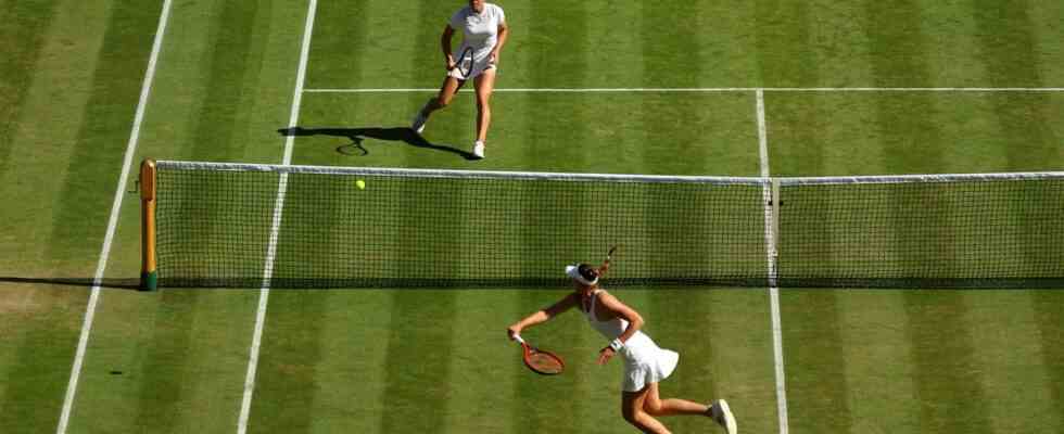 Rybakina schlaegt Halep in geraden Saetzen und trifft im Wimbledon Finale