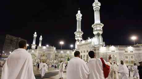 Saudischer hilft juedischem Reporter sich nach Mekka einzuschleichen und wird