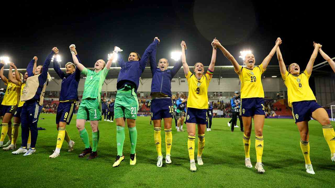 Schweden feiert den Einzug ins Halbfinale.