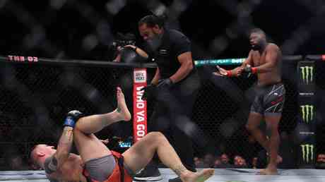Schwere Verletzung beendet UFC Hauptereignis nach 15 Sekunden VIDEO — Sport