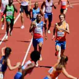 Silberne Staffel gewinnt erste Medaille bei Weltmeisterschaften ueber 4x400 Meter