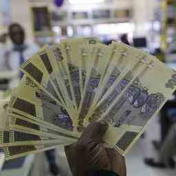 Simbabwe praegt Goldmuenzen zur Eindaemmung der Hyperinflation JETZT