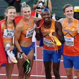 Staffelmannschaft erobert erste niederlaendische Medaille bei Leichtathletik Weltmeisterschaften mit Silber