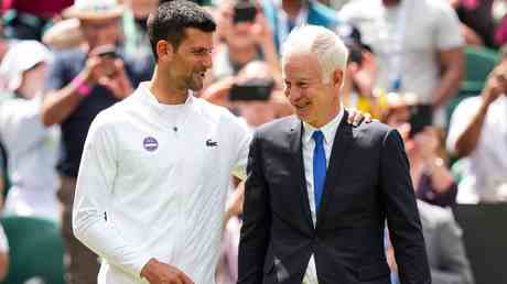 Tennis Ikone fordert US Politiker auf ungeimpften Djokovic ins Land zu lassen