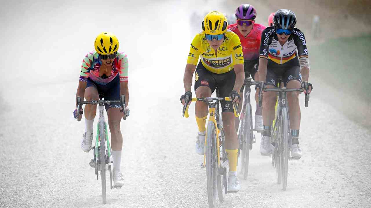 Marianna Vos auf den Schotterpisten der vierten Etappe der Tour de France Femmes.