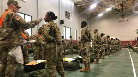 US Armee raeumt „beispiellose Rekrutierungskrise ein — World