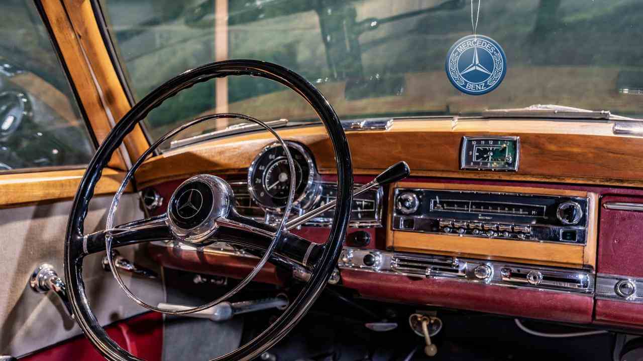 Das Mercedes-Benz Museum in Stuttgart ist eines der schönsten Automuseen der Welt.