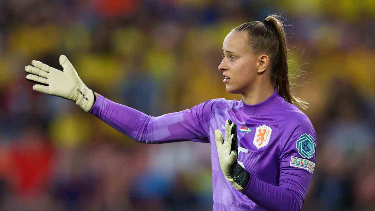 Daphne van Domselaar bestritt erst ihr zweites Länderspiel gegen Schweden.