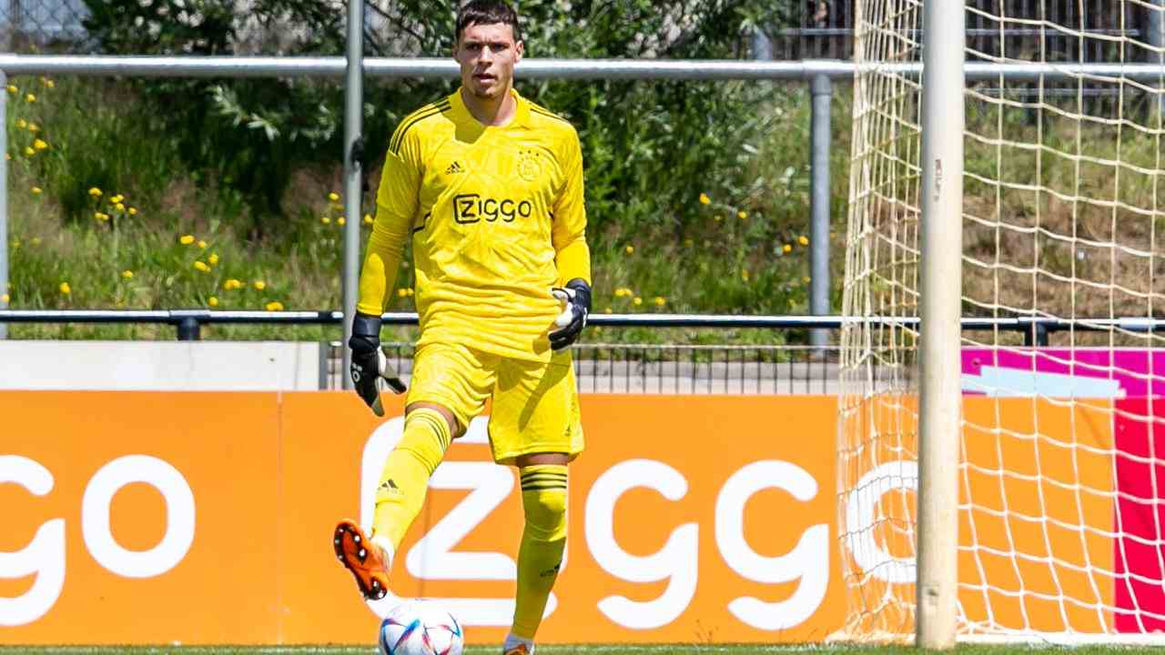 Jay Gorter wird am Samstag bei Ajax gegen den PSV unter der Latte stehen.