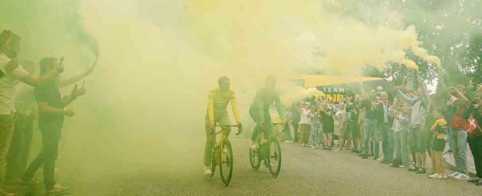 Vingegaard und Van Aert in der Jumbo Zentrale geehrt JETZT