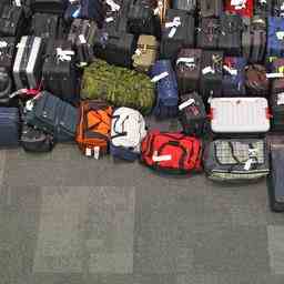Weitere fuenfzehnhundert Koffer die auf Schiphol zurueckgelassen wurden JETZT