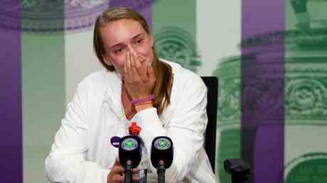 Wimbledon Champion Rybakina enthuellt „physischen und emotionalen Tribut — Sport