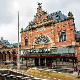Zuege fahren nach Gasleck am Bahnhof Groningen wieder JETZT