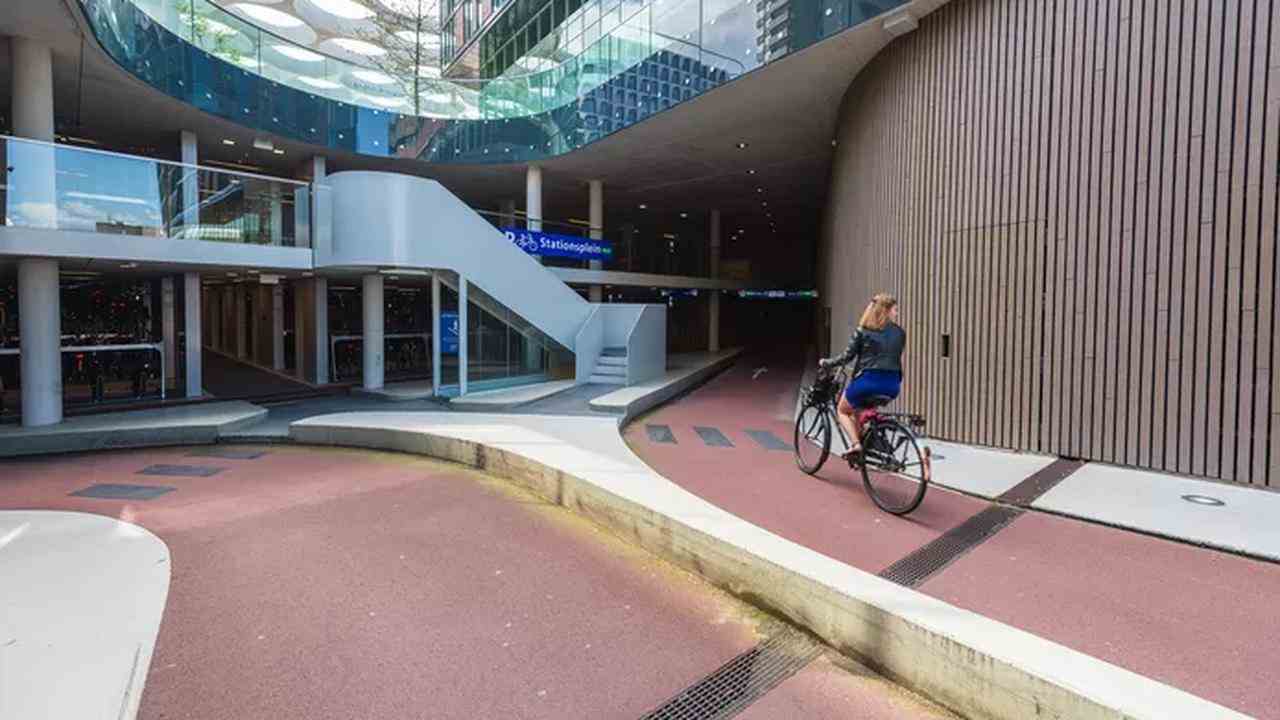 Der größte Fahrradparkplatz der Welt unter dem Utrechter Hauptbahnhof.