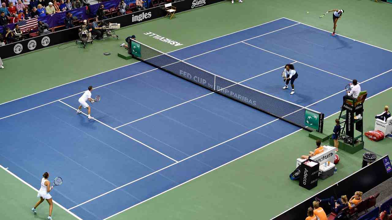 Demi Schuurs und Lesley Pattinama-Kerkhove im Kampf gegen Serena und Venus Williams beim Fed Cup 2018.