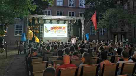 Aufruhr stoert Vorfuehrung eines ukrainischen Films — World