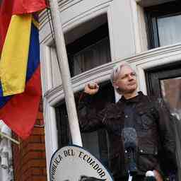 CIA wegen Spionage angeklagt als Anwaelte und Journalisten Assange besuchen