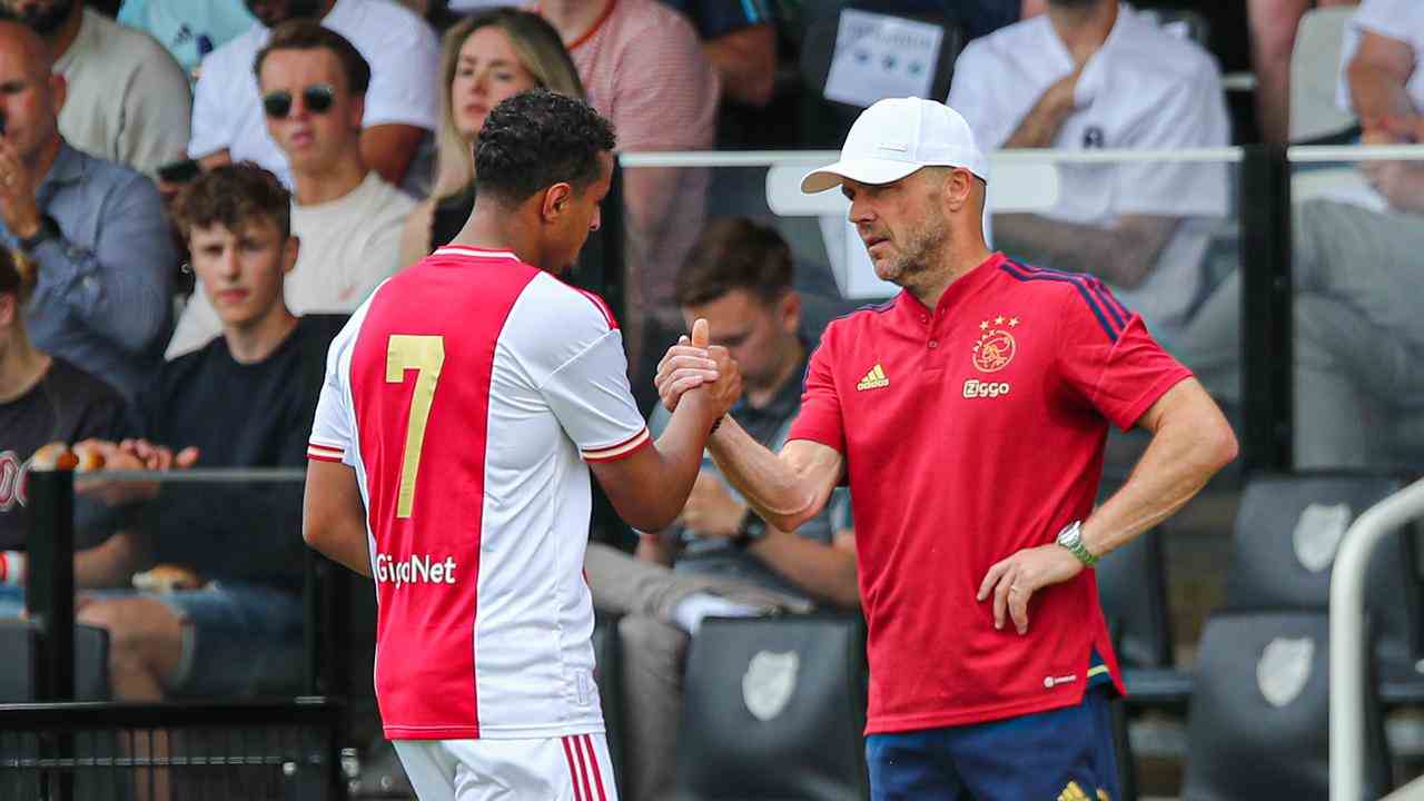 Ihattaren und Trainer Alfred Schreuder letzten Monat bei einem Freundschaftsspiel zwischen Ajax und dem SC Paderborn.