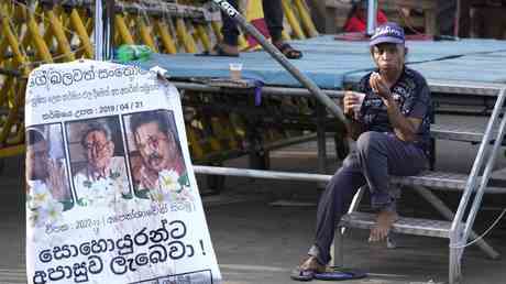 Gestuerzter srilankischer Fuehrer sucht Einreise nach Thailand — World