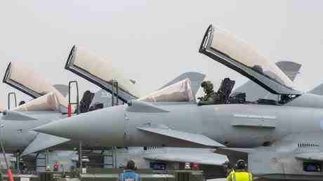 Grossbritannien will Kampfflugzeuge auf zivile Flughaefen verlegen – Daily