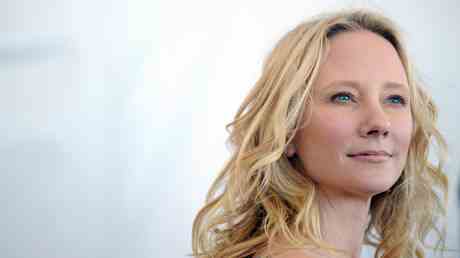 Hollywood Schauspielerin nach schrecklichem Autounfall lebenserhaltend abgesetzt — Unterhaltung