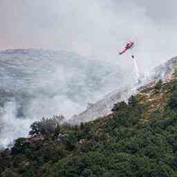 Hunderte Menschen im Nordosten Spaniens wegen Waldbraenden evakuiert JETZT