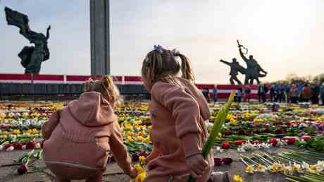 Lettland will Denkmal fuer sowjetische Soldaten vollstaendig zerstoeren — RT