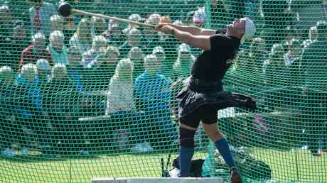 Mann bei Highland Games durch Hammerwurf getoetet — Sport