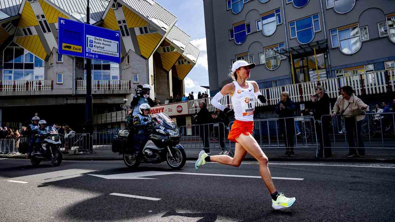 Beim Rotterdam-Marathon wurde Nienke Brinkman Zweiter in einem niederländischen Rekord.