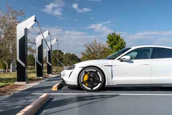 Porsche unterzeichnet 25 Jahres Vertrag ueber Solarenergie – Tech