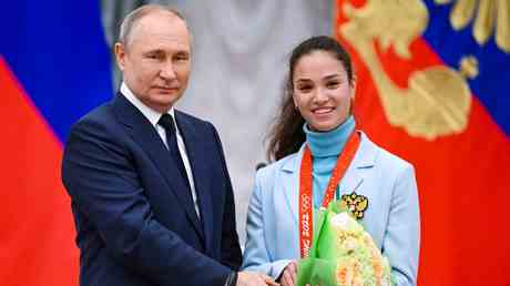 Russische Sensation legt persoenliches Geluebde an Olympia Chef ab — Sport