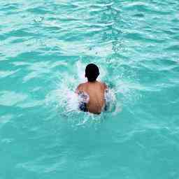 Sicheres Schwimmen „Ueberpruefen Sie die Zeitplaene Haare und keine Tauchspiele